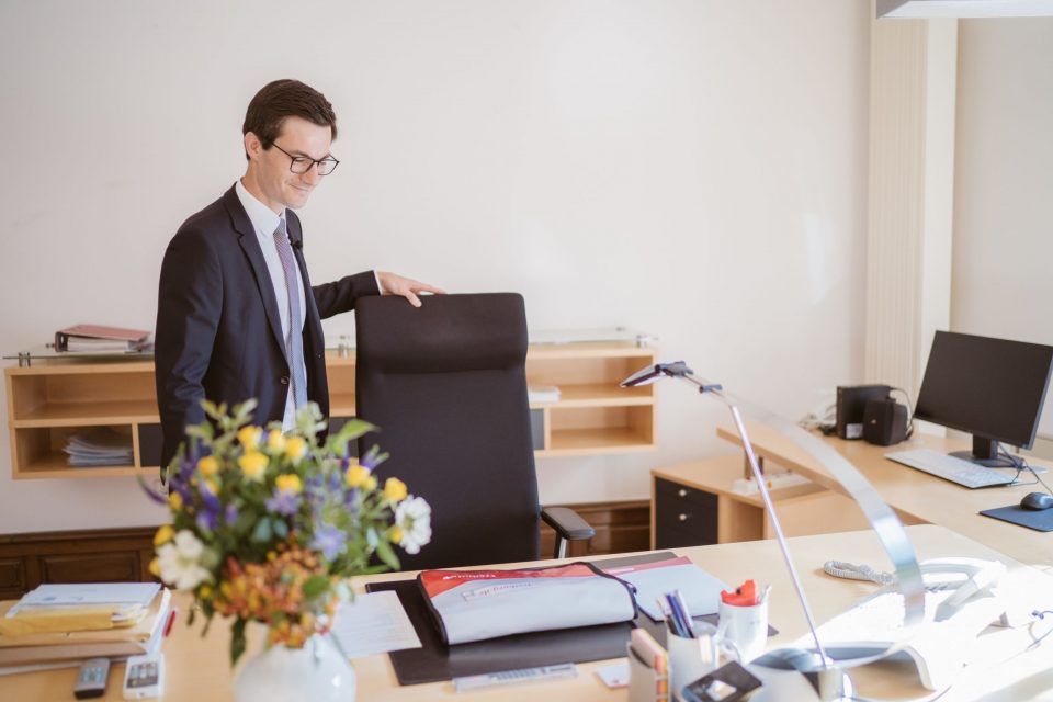 Das Oberbürgermeisterbüro wird bezogen. Erster Blick auf den Arbeitsplatz. | 2. Juli 2018